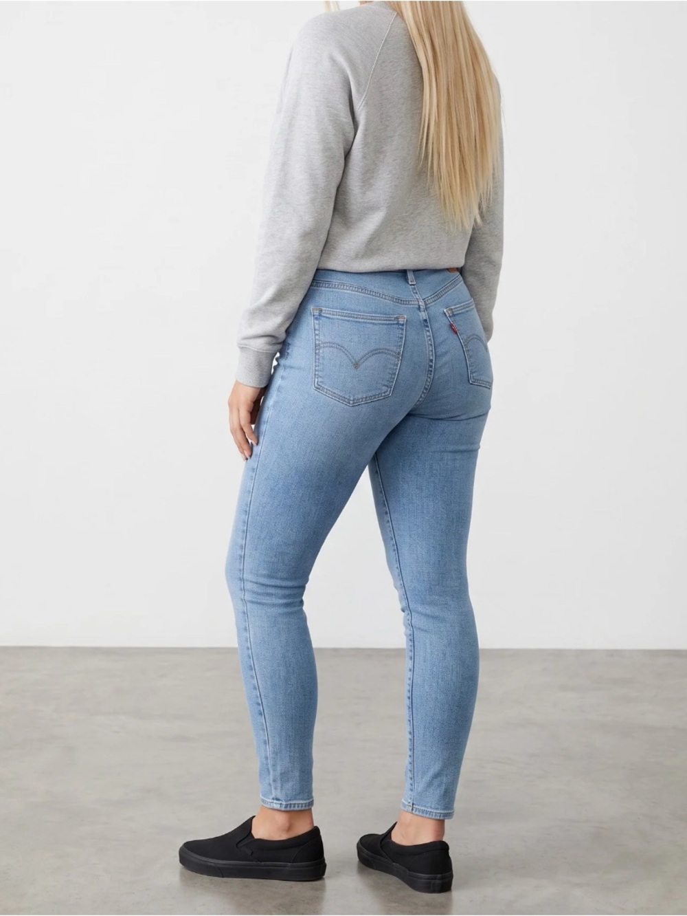 Levi’s woman’s 711 mid rise skinny jeans size 14 M NWT